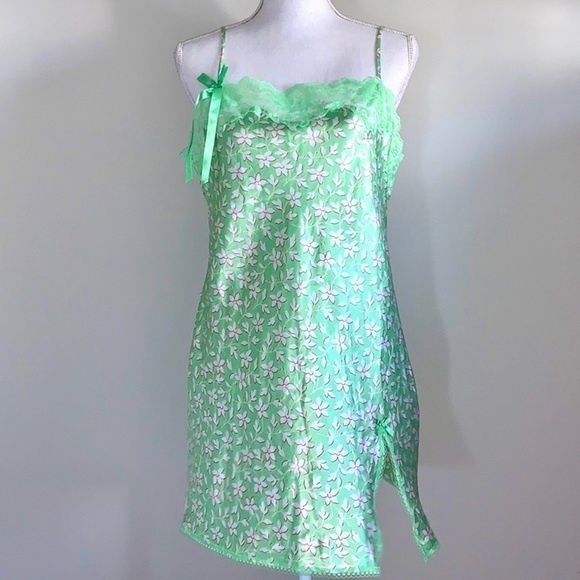 Victoria’s Secret Angels Satin Lace Slip - Picture 1 of 7